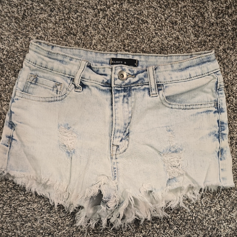 Kliique B Light Wash Distressed Women’s Jean Shorts